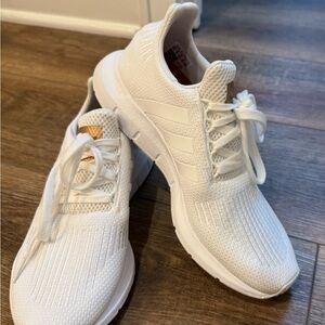 Adidas Women's Swift Run Shoes, White/White/Copper Metallic, 7.5